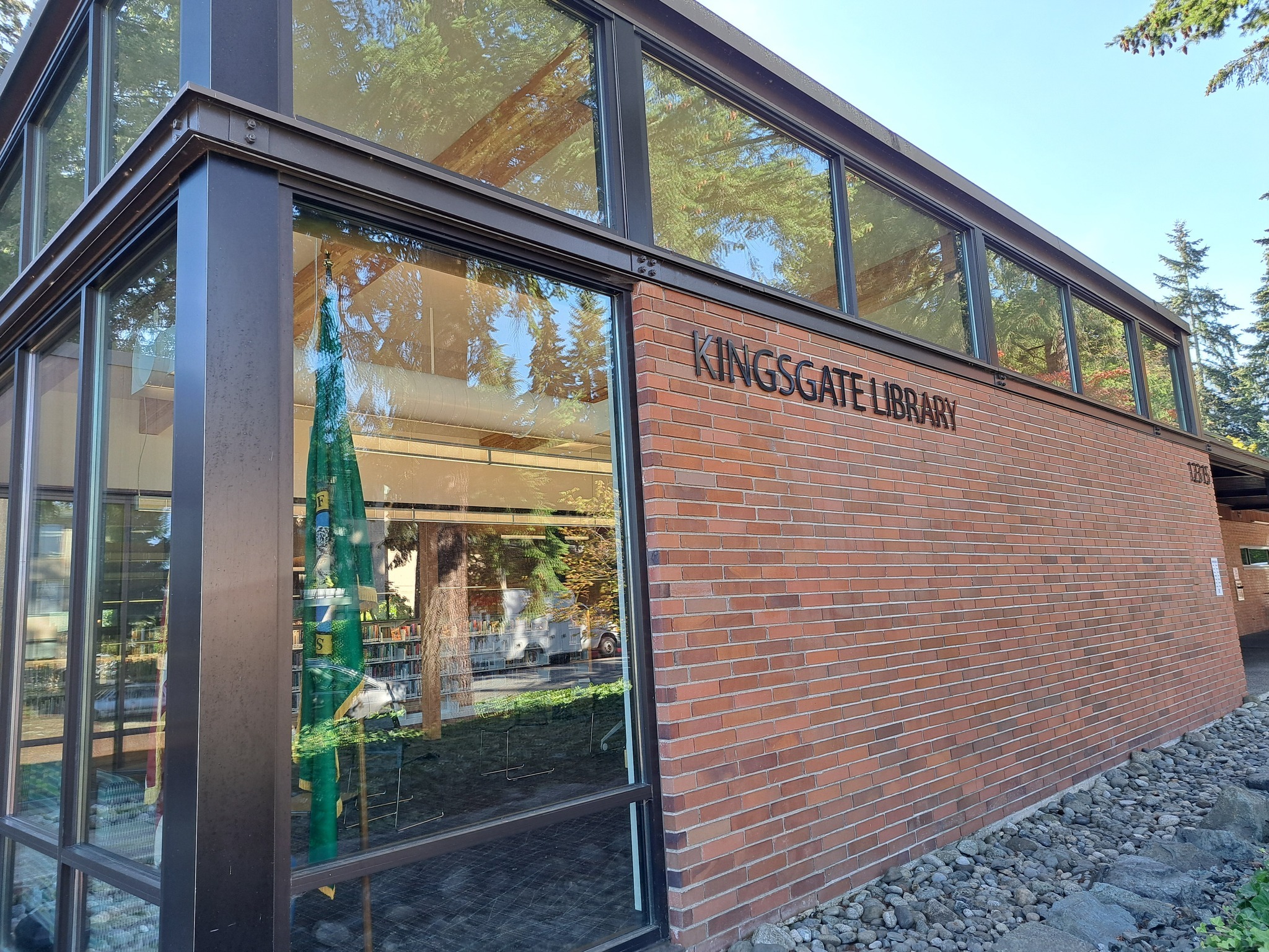 Kingsgate Library in Kingsgate in Kirkland, WA
