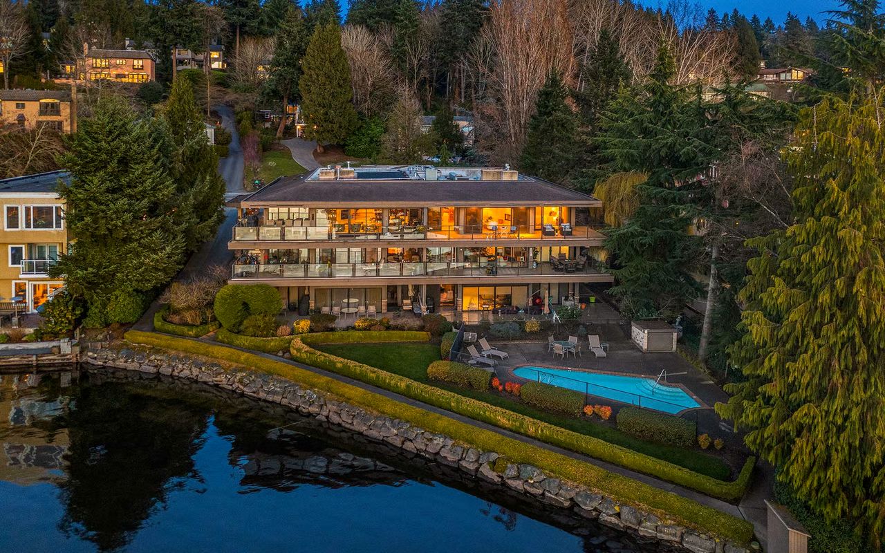 Waterfront Lifestyle Near Lakeview in Kirkland, WA