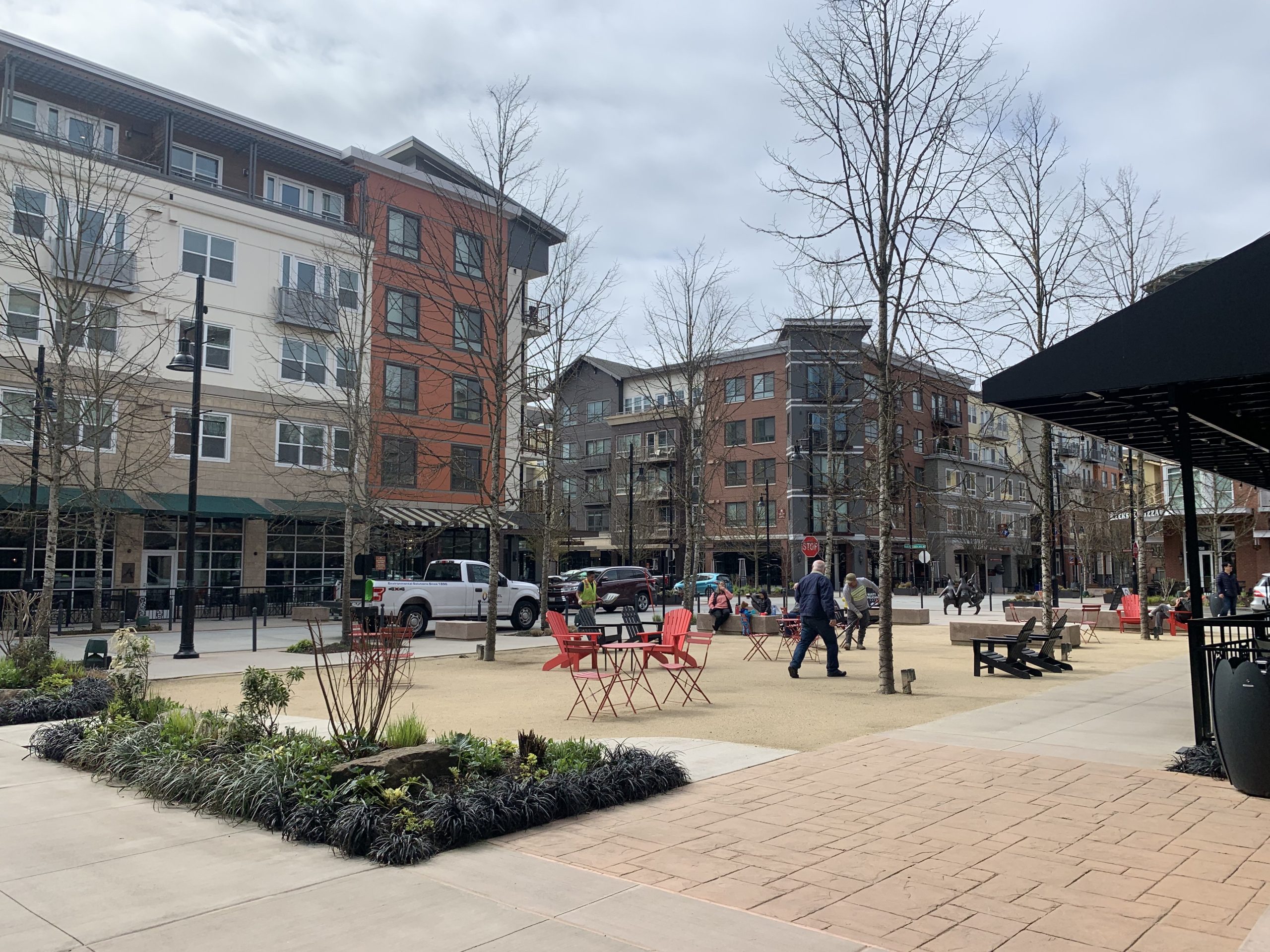 A Walkable, Downtown-Adjacent Lifestyle Ring Hill Community Life